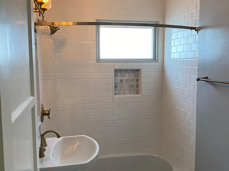 1826 Alvarado St — Photo 3