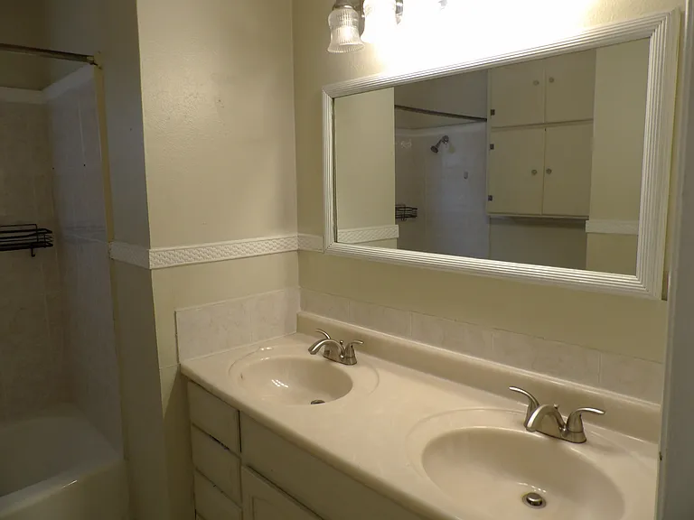4611 NW Santa Fe Ave — Photo 6