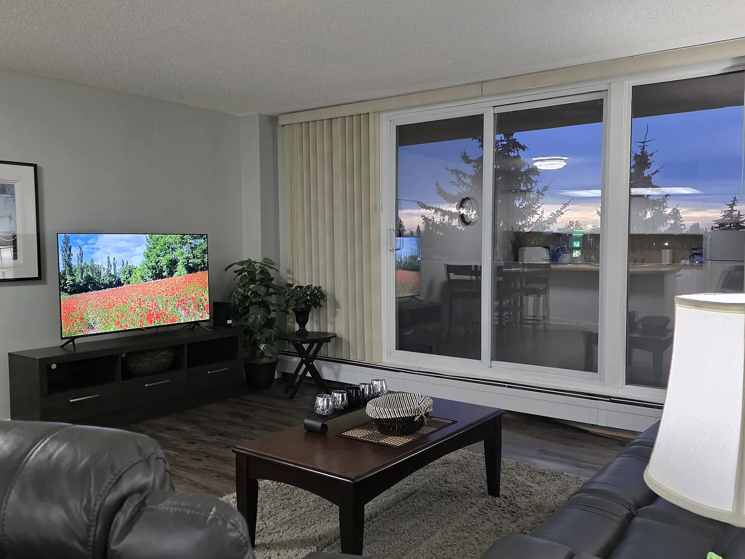 2 bed, 840 sqft, $2,595 — Photo 2