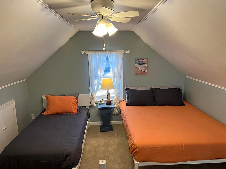 Upstairs bedroom, very spacious, one queen bed and two twin beds.