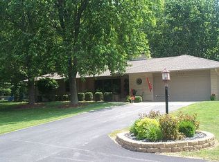 2504 S Veterans Dr, Effingham, IL 62401