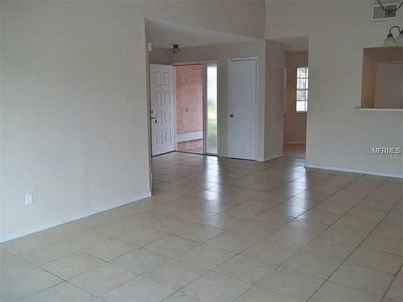 5th image of 124 Sandalwood Dr