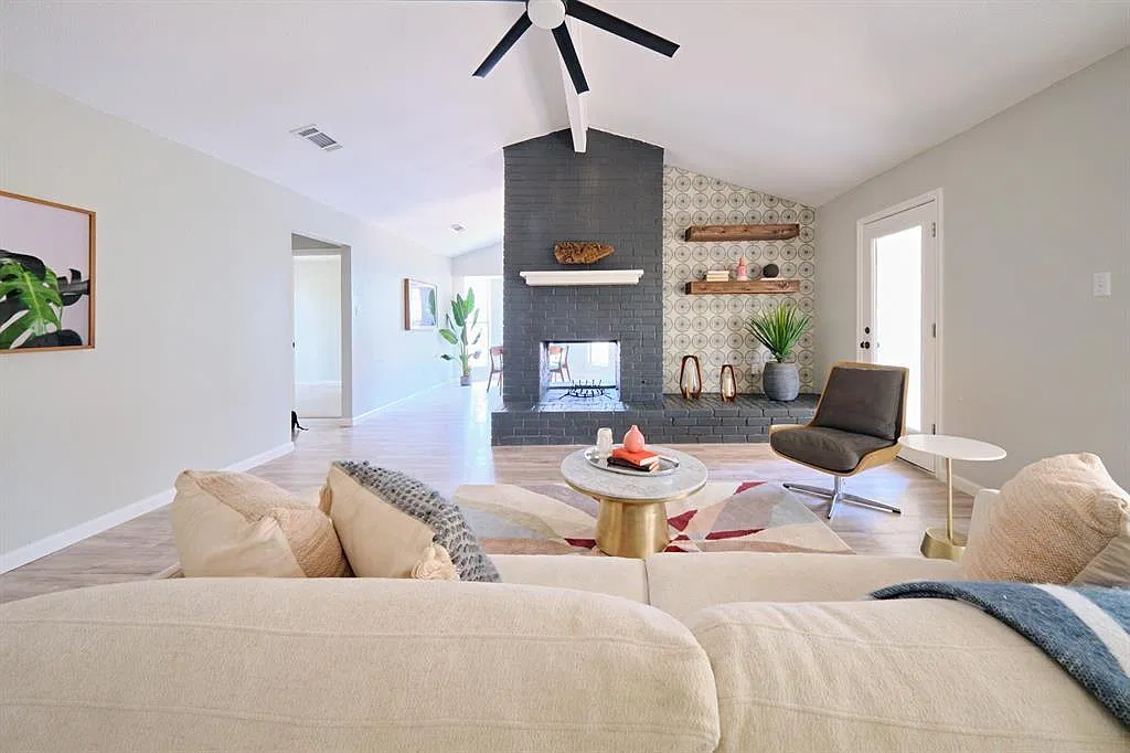 3 bed, 2.0 bath, 1247 sqft, $2,450 — Photo 3