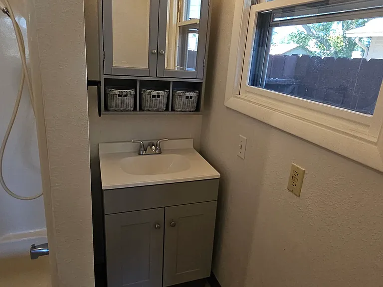 128 Rhea Ln — Photo 10