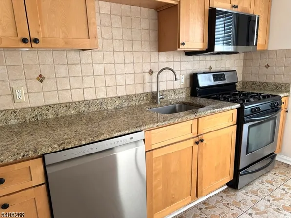 390 Morris Ave APT 35, Summit, NJ 07901