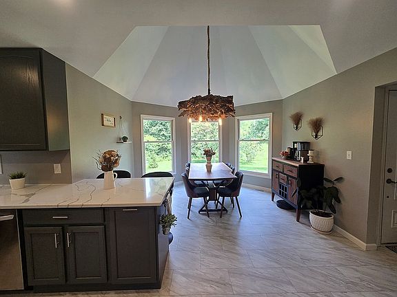 4th image of 7511 Johnson Ln