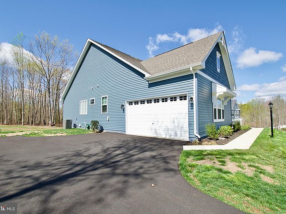 3rd image of 117 Liberty Garden Ln