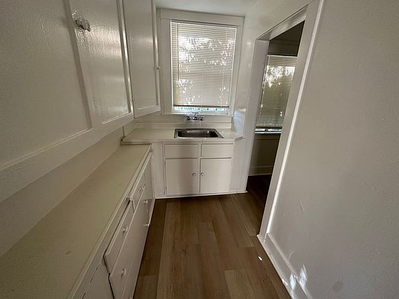 5th image of 1119-1125 N Loma Vista Dr #1123