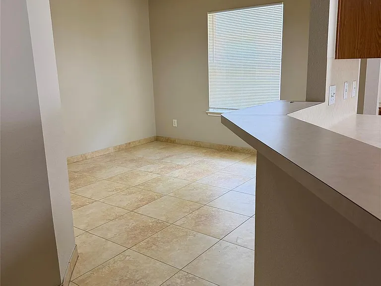 3715 Lindenfield Dr — Photo 7
