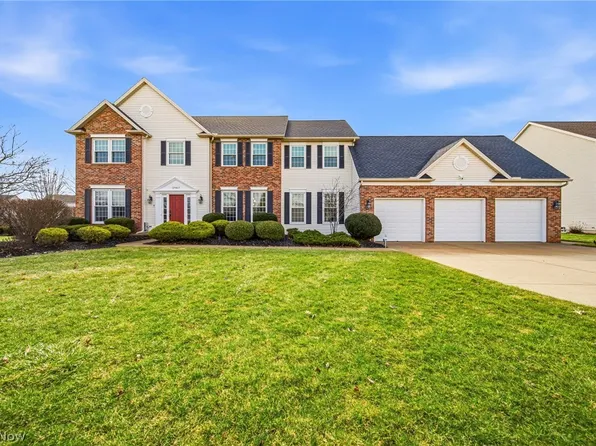 27067 Sanctuary Ln, Olmsted Falls, OH 44138