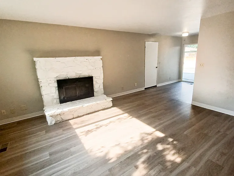 Magnolia Apartments — Photo 12