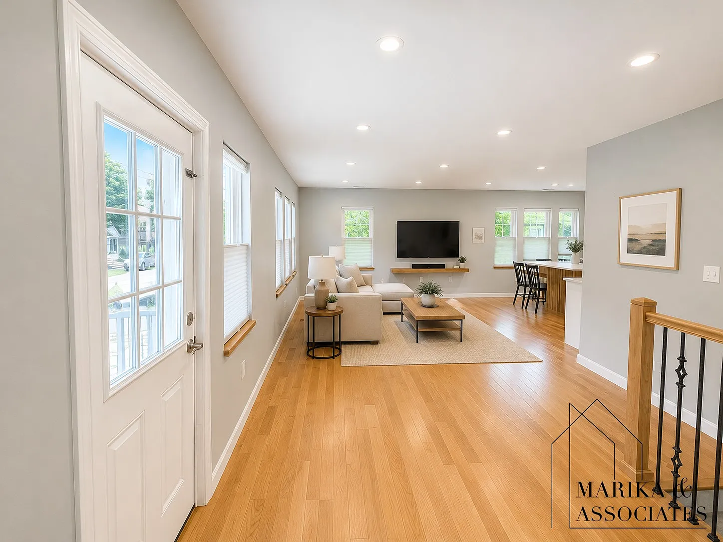 3 bed, 2.0 bath, 1400 sqft, $4,000 — Photo 2