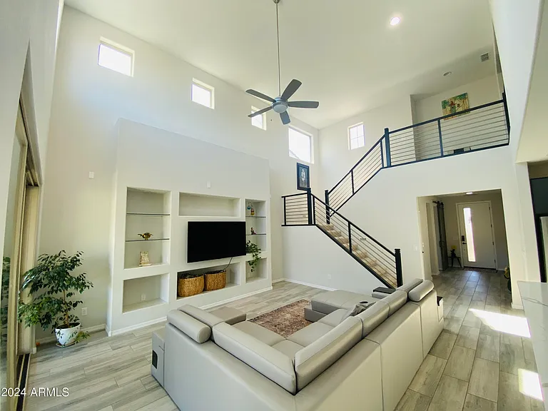 8928 W Missouri Ave — Photo 33