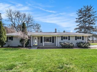 80 Maumee Trl, Lake Orion, MI