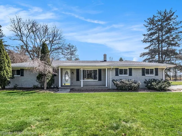 80 Maumee Trl, Lake Orion, MI 48362
