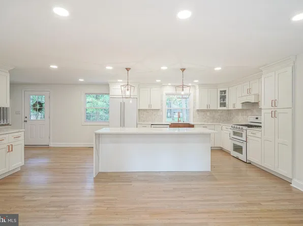 39 Red Oak Trl, Medford, NJ 08055