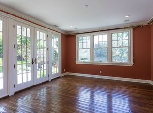 3 Gulls Cv, Manhasset, NY 11030