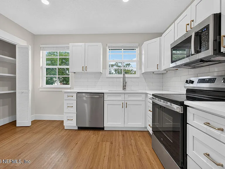 2247 Riverside Ave #6 — Photo 7