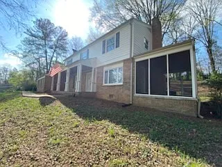 6 bed, 3.5 bath, 3324 sqft, $2,200 — Photo 3