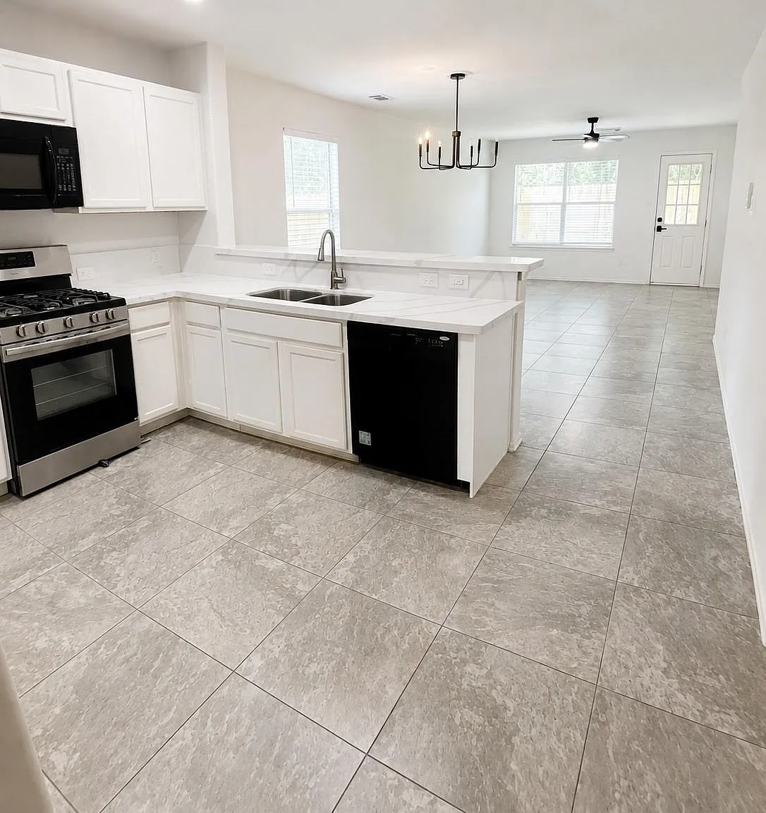 3 bed, 2.0 bath, 1282 sqft, $1,850 — Photo 2