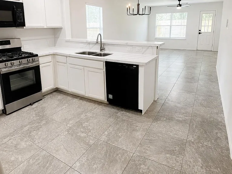 9227 Shaded Pines Dr — Photo 2