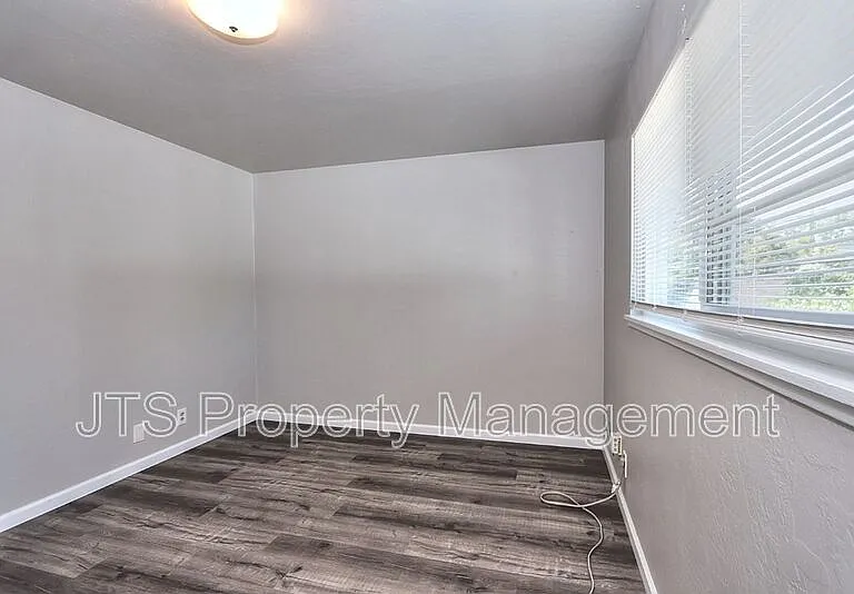 4439 V St #5 — Photo 44