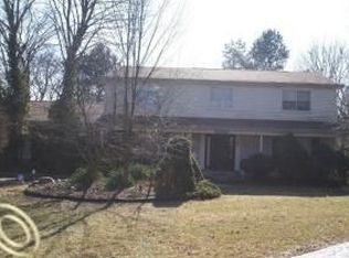 30827 N Wendybrook Ct, Farmington Hills, MI 48334