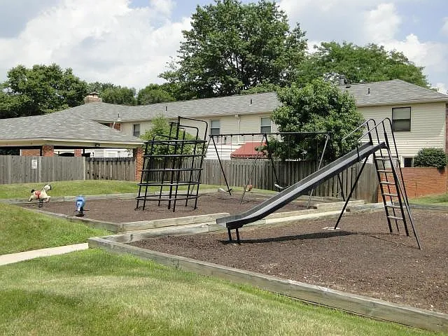 922 Chatham Ln #L — Photo 26