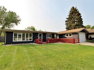 125 25th St SW, Minot, ND 58701