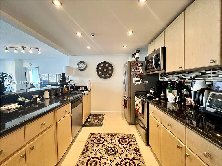 7601 E Treasure Dr #1817 — Photo 4
