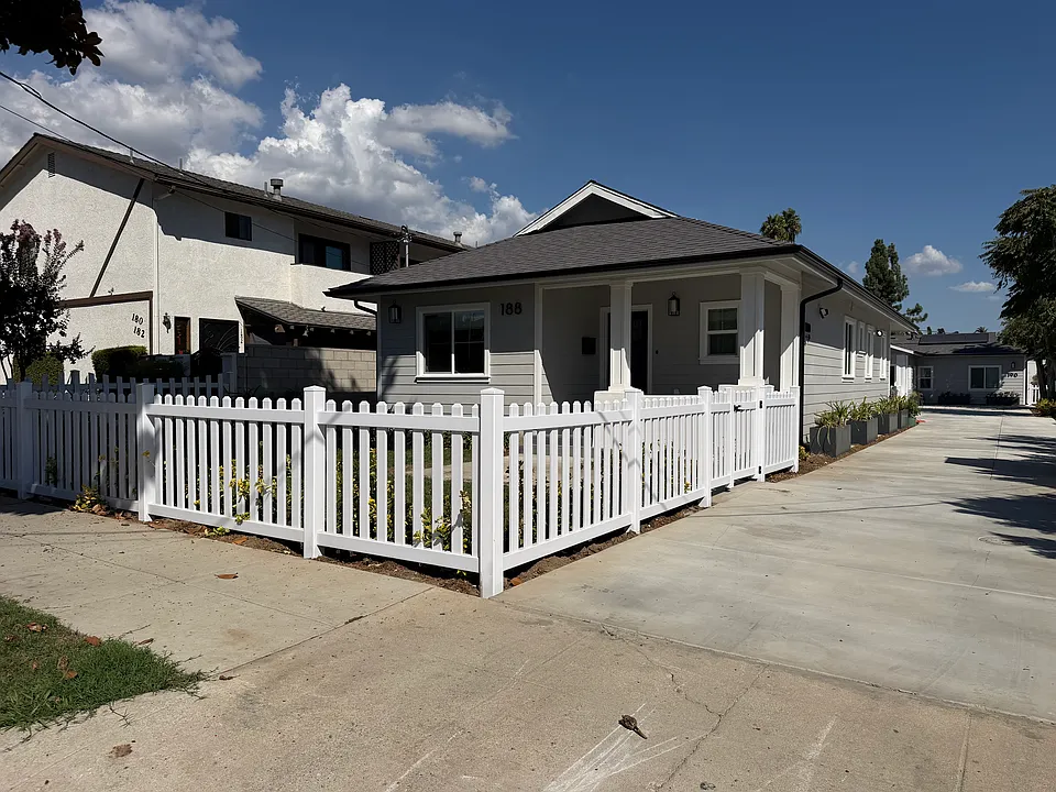 188 S Meridith Ave