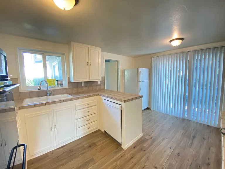 3428 Madison Ave — Photo 9