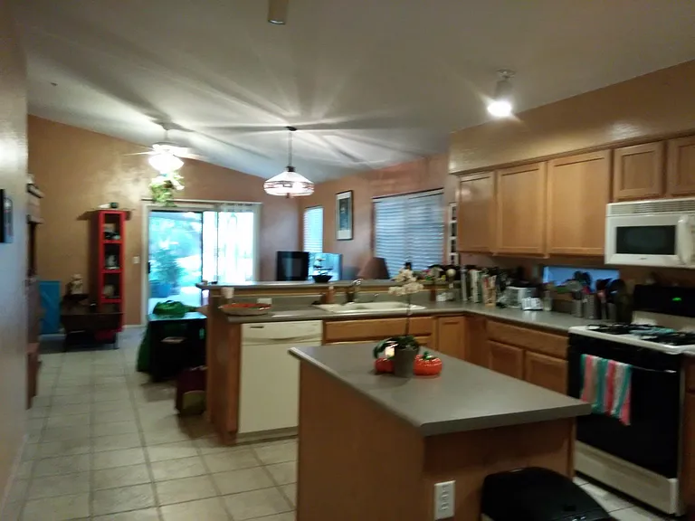 10406 E Hillery Dr — Photo 7