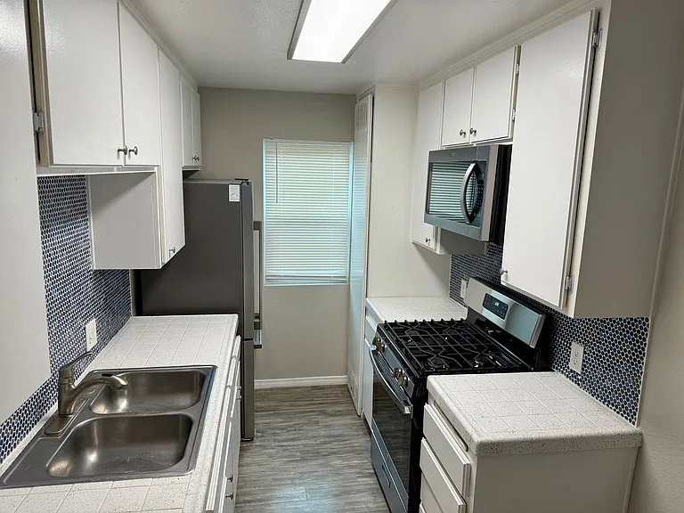 8058 Golden Ave — Photo 11