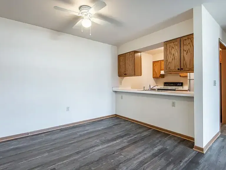 Arrowhead Apartments — Photo 4