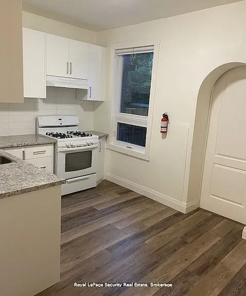 6 Rusholme Park Cres #MAIN — Photo 4