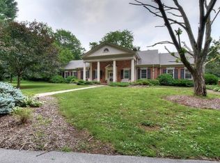 1402 Rotherwood Dr, Johnson City, TN 37601