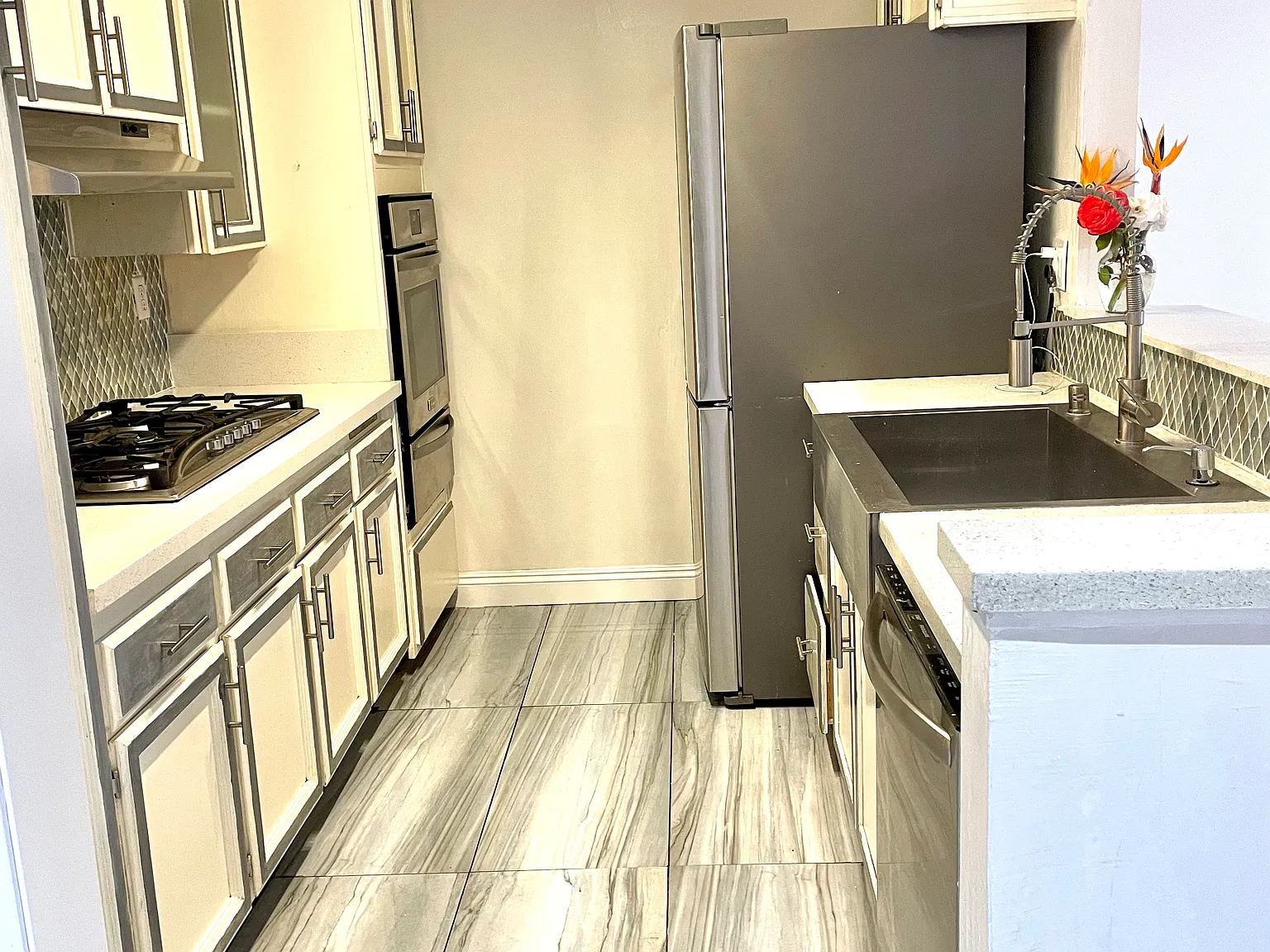 2 bed, 1085 sqft, $4,300 — Photo 3