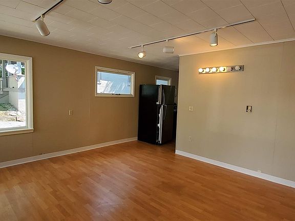 4th image of 238 Main St