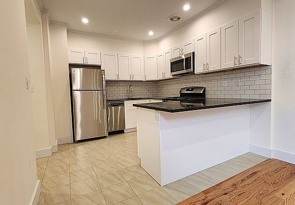 4th image of 586 Pacific St #4C