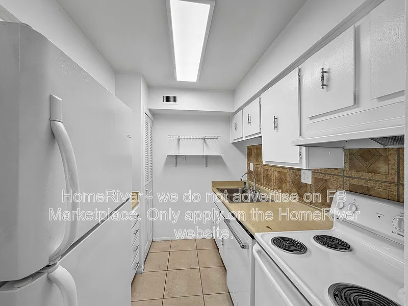1 bed, 1.0 bath, 809 sqft, $895 — Photo 4