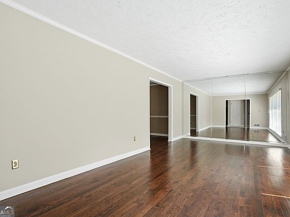 3rd image of 340 Lisa Ct SW
