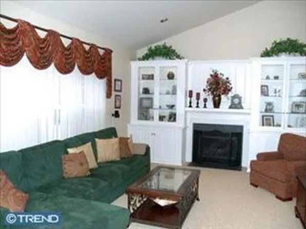 228 Tudor Dr, North Wales, PA 19454