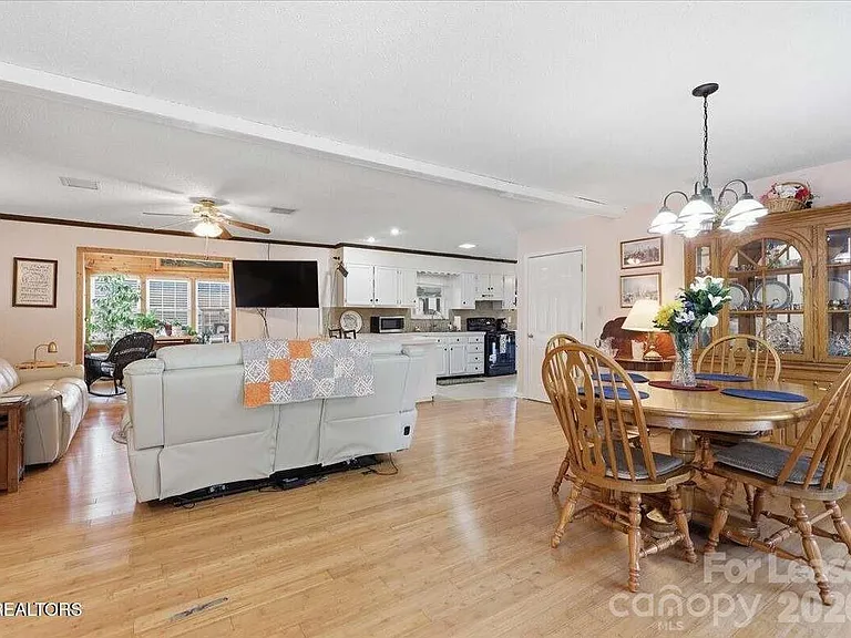 853 Walker Rd — Photo 16
