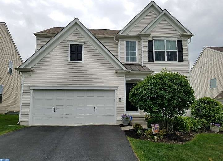 1st image of 610 Empire Dr