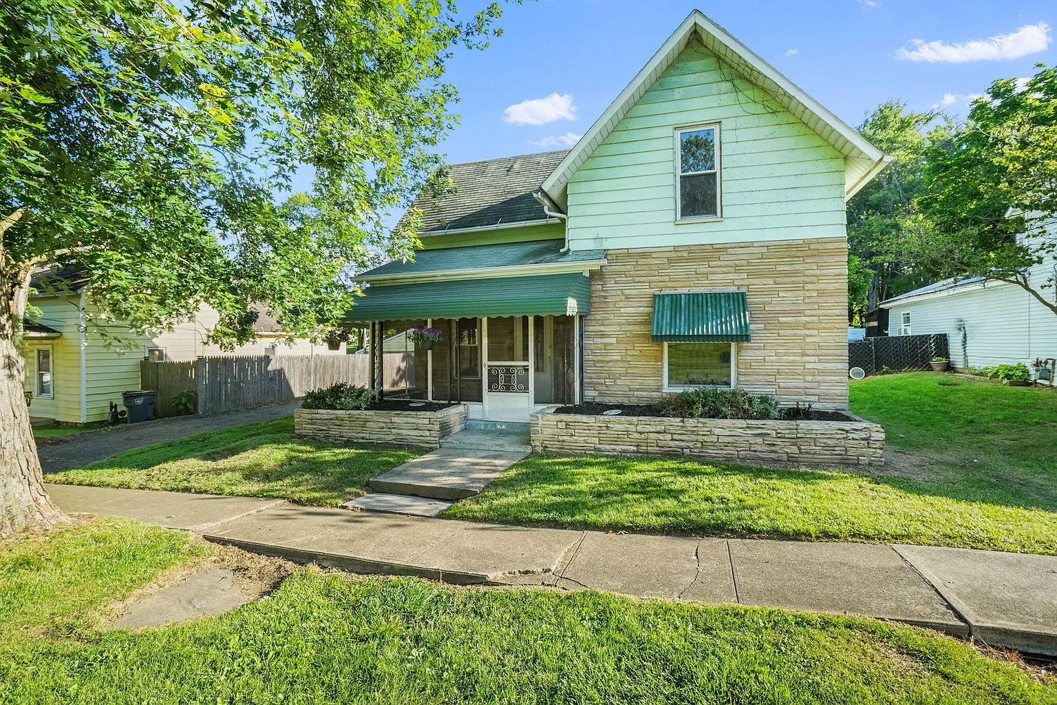 212 E Cherry St photo 1