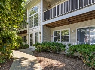 69 Brookside Ln, Mount Arlington, NJ 07856