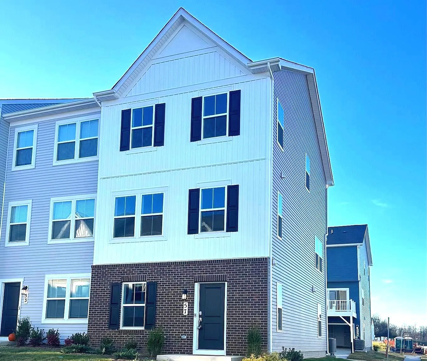 3 bed, 4.0 bath, 1784 sqft, $2,150 — Photo 2