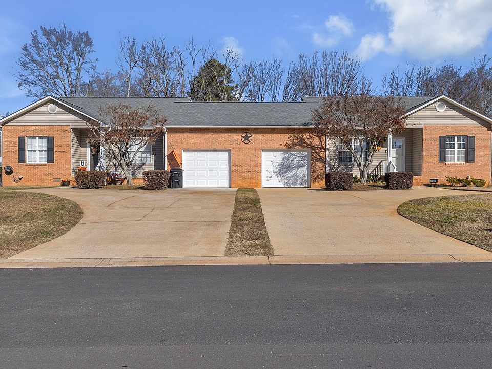 1st image of 208 River Oaks Cir