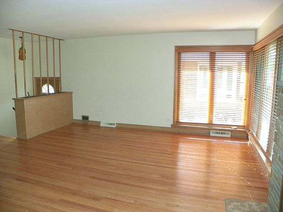 3rd image of 3161 W 101st Pl